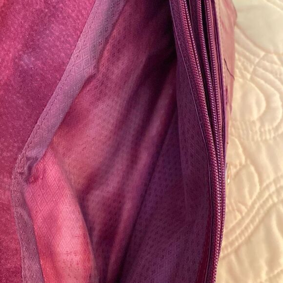 Eel Skin Shoulder Bag and Wallet, Burgundy. - Picture 4 of 15